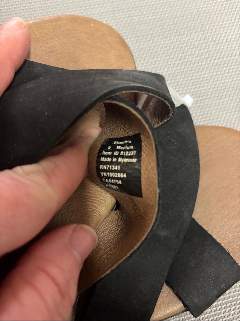 L.L. Bean Black Leather Crisscross Strap walking Sandals size 9